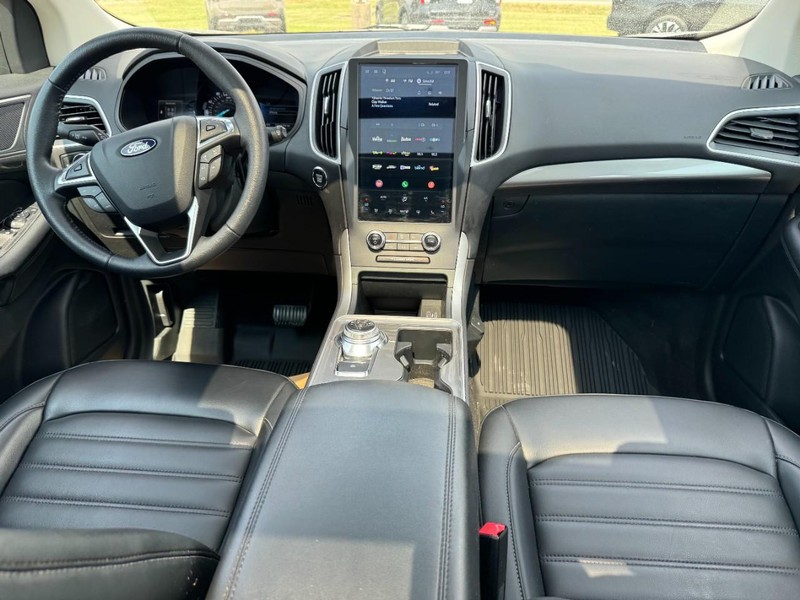 Ford Edge Vehicle Full-screen Gallery Image 11