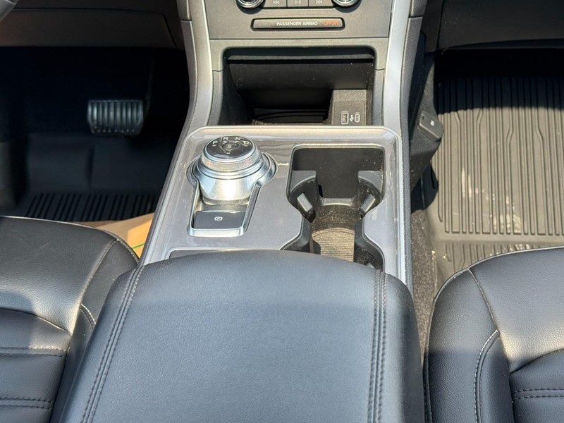 Ford Edge Vehicle Full-screen Gallery Image 14