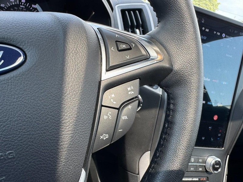 Ford Edge Vehicle Full-screen Gallery Image 17