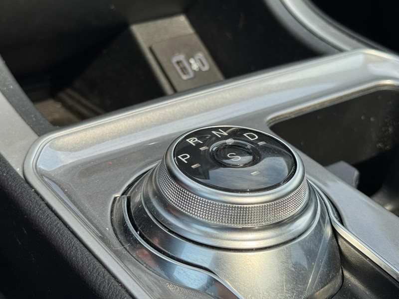 Ford Edge Vehicle Full-screen Gallery Image 19