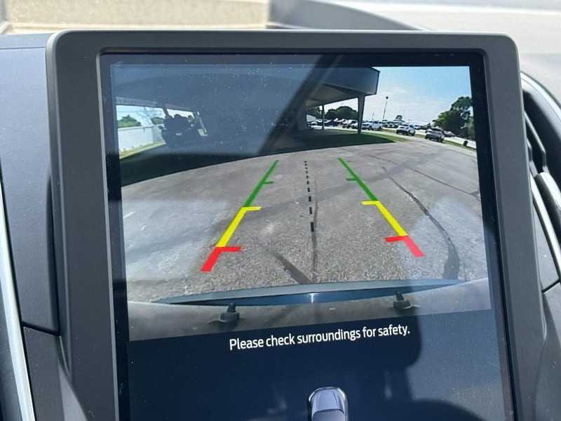 Ford Edge Vehicle Full-screen Gallery Image 21