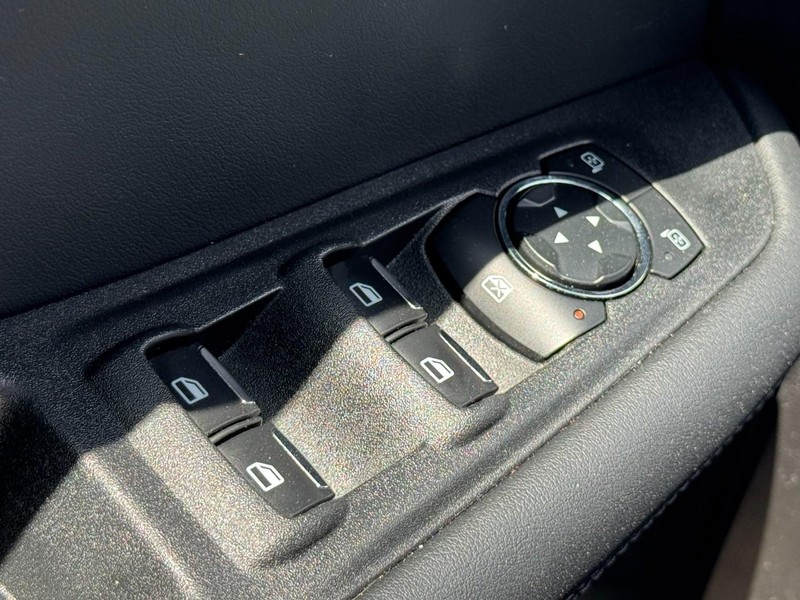 Ford Edge Vehicle Full-screen Gallery Image 22