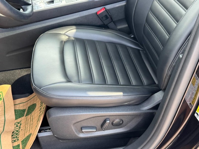 Ford Edge Vehicle Full-screen Gallery Image 23