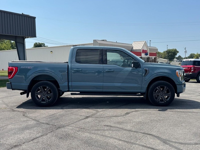 Ford F-150 Vehicle Full-screen Gallery Image 02