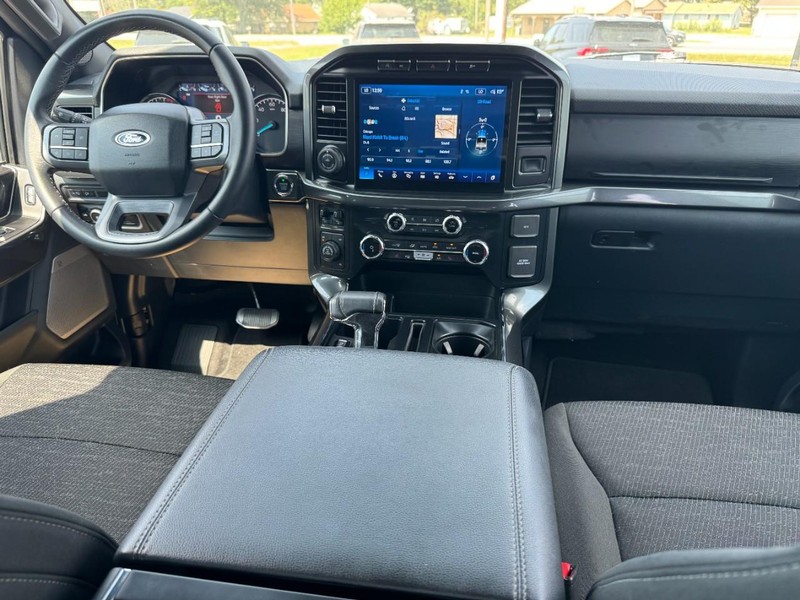 Ford F-150 Vehicle Full-screen Gallery Image 11