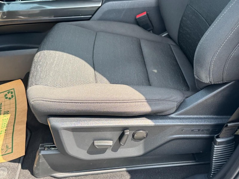 Ford F-150 Vehicle Full-screen Gallery Image 23