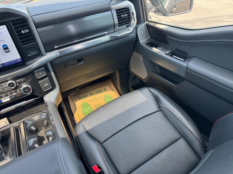 Ford F-150 Vehicle Full-screen Gallery Image 15