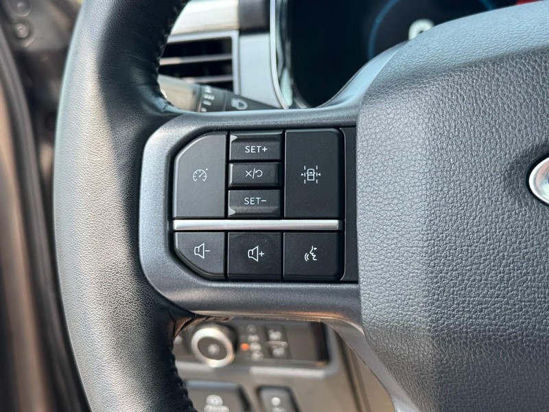 Ford F-150 Vehicle Full-screen Gallery Image 16