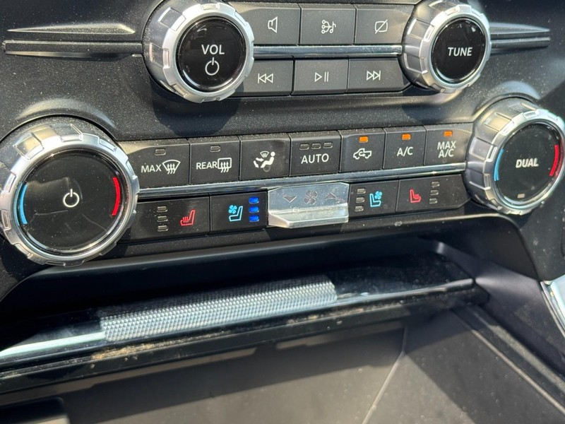 Ford F-150 Vehicle Full-screen Gallery Image 19