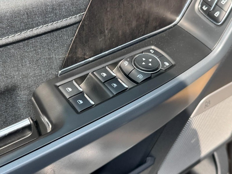 Ford F-150 Vehicle Full-screen Gallery Image 22
