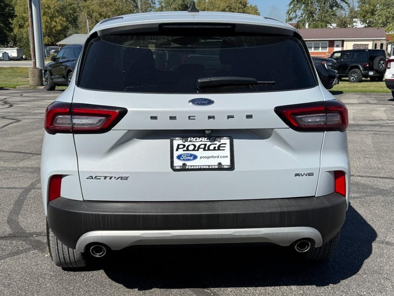 Ford Escape Vehicle Full-screen Gallery Image 04