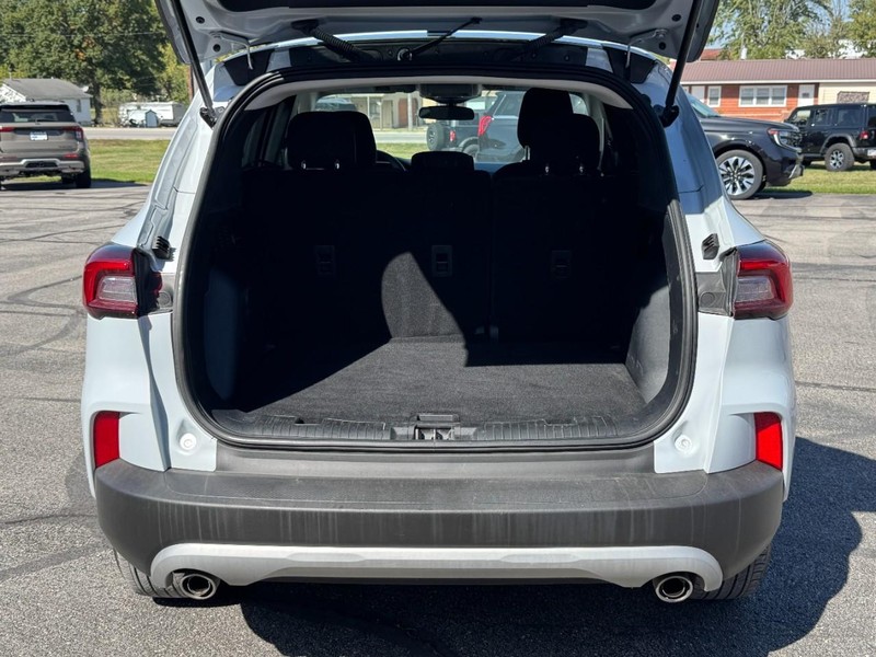 Ford Escape Vehicle Full-screen Gallery Image 05