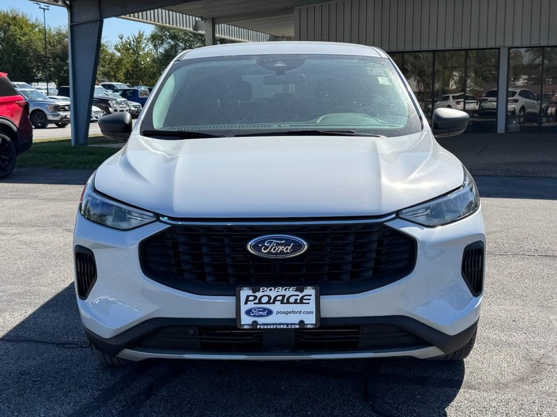 Ford Escape Vehicle Full-screen Gallery Image 09
