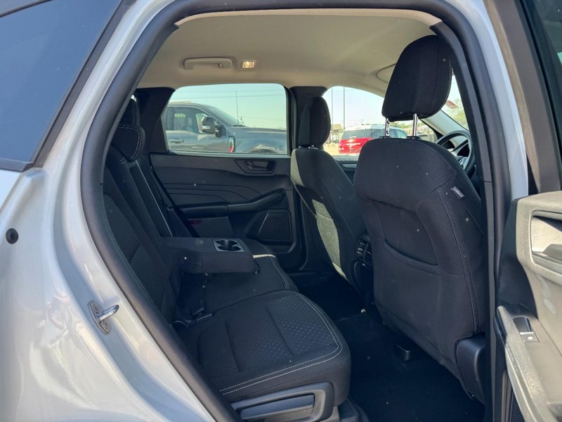 Ford Escape Vehicle Full-screen Gallery Image 10