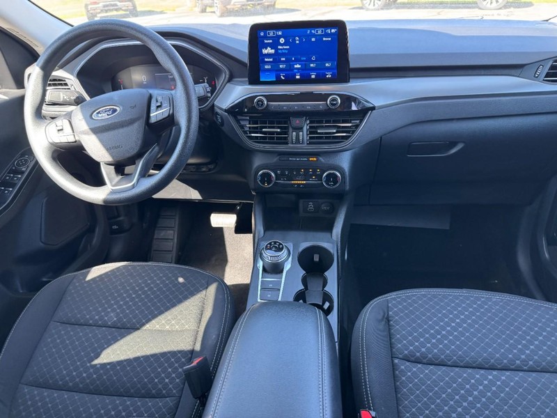 Ford Escape Vehicle Full-screen Gallery Image 11