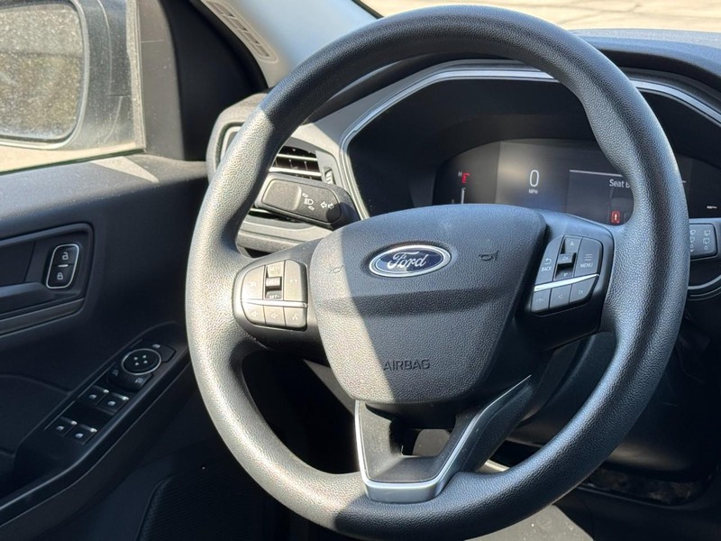 Ford Escape Vehicle Full-screen Gallery Image 12