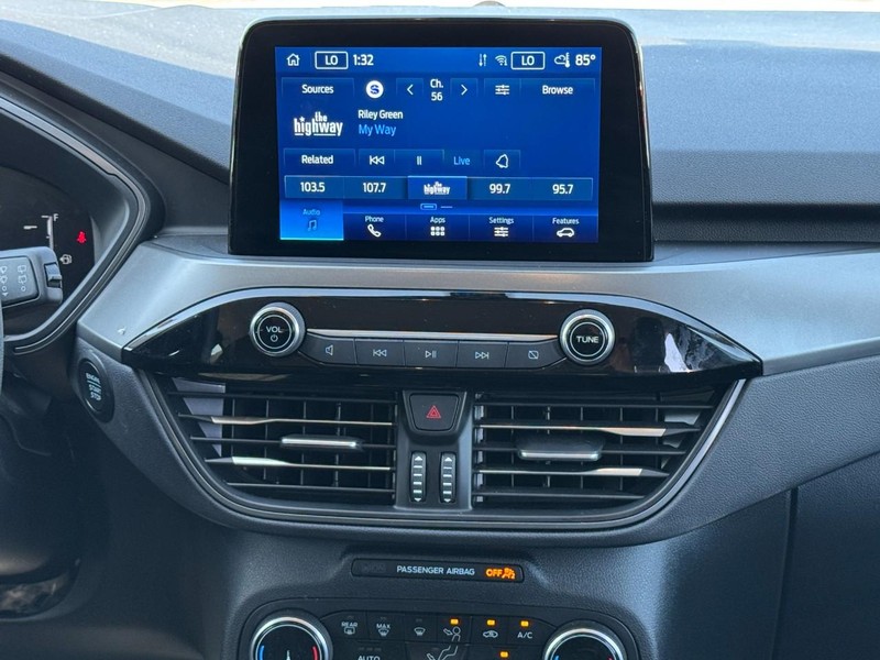 Ford Escape Vehicle Full-screen Gallery Image 13