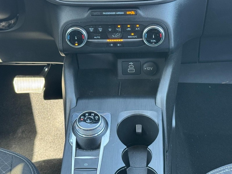 Ford Escape Vehicle Full-screen Gallery Image 14