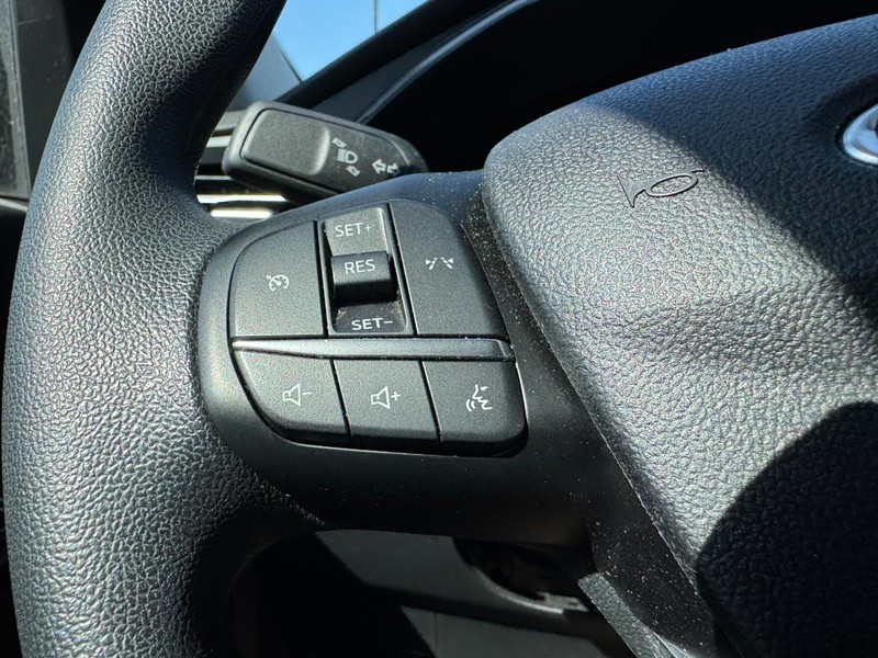 Ford Escape Vehicle Full-screen Gallery Image 16