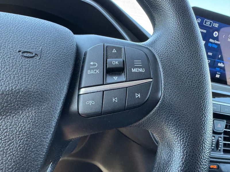 Ford Escape Vehicle Full-screen Gallery Image 17