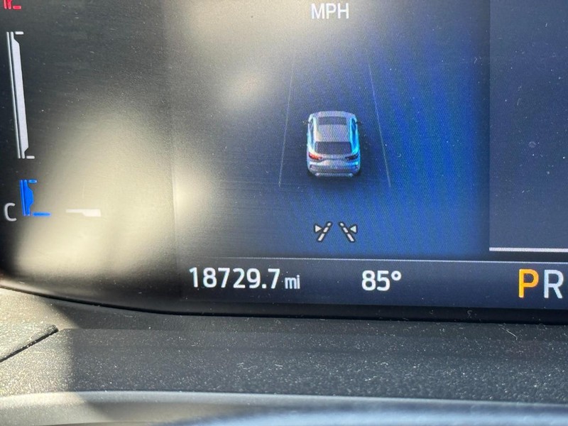 Ford Escape Vehicle Full-screen Gallery Image 18