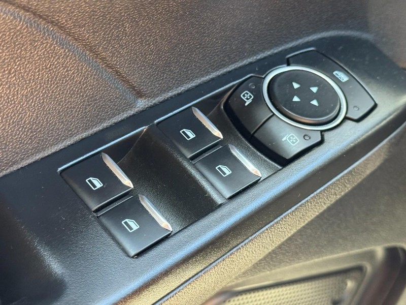 Ford Escape Vehicle Full-screen Gallery Image 22