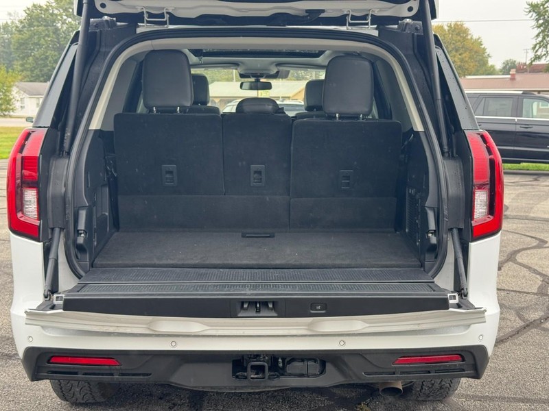 Ford Expedition Vehicle Full-screen Gallery Image 05