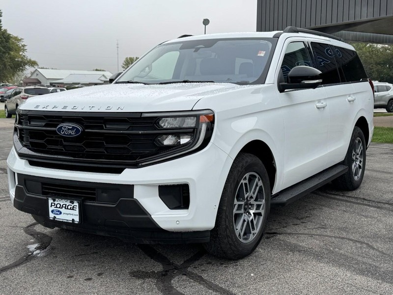 Ford Expedition Vehicle Full-screen Gallery Image 08