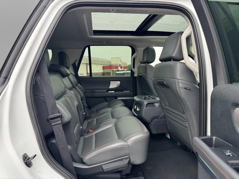 Ford Expedition Vehicle Full-screen Gallery Image 10