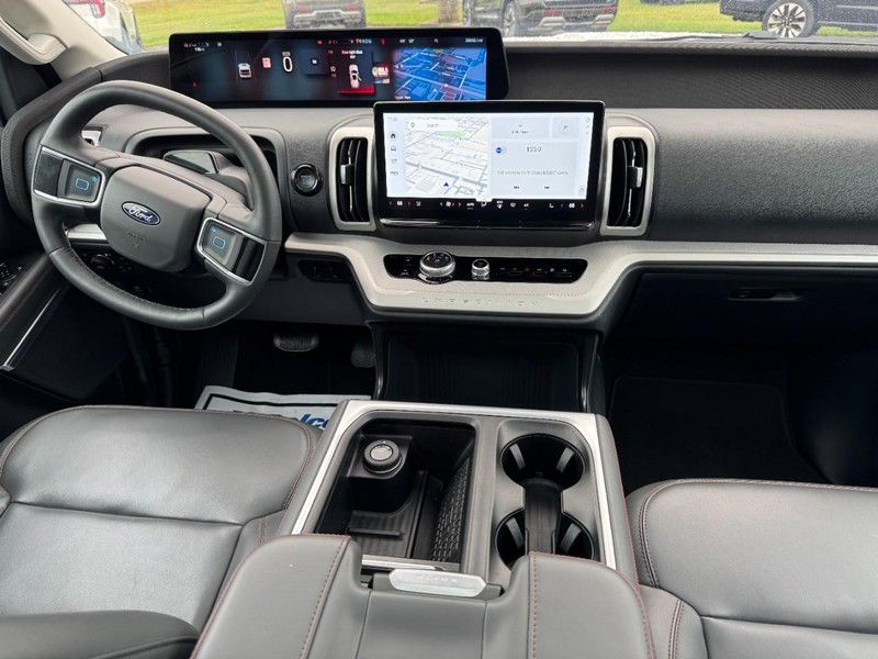 Ford Expedition Vehicle Full-screen Gallery Image 12