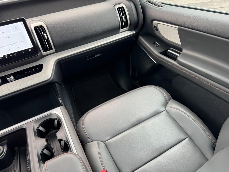 Ford Expedition Vehicle Full-screen Gallery Image 16