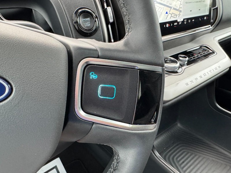 Ford Expedition Vehicle Full-screen Gallery Image 18