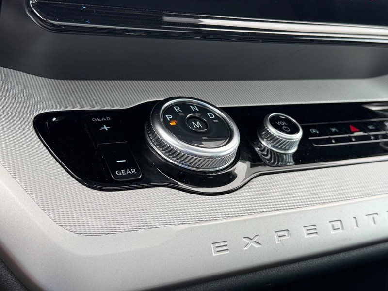 Ford Expedition Vehicle Full-screen Gallery Image 20