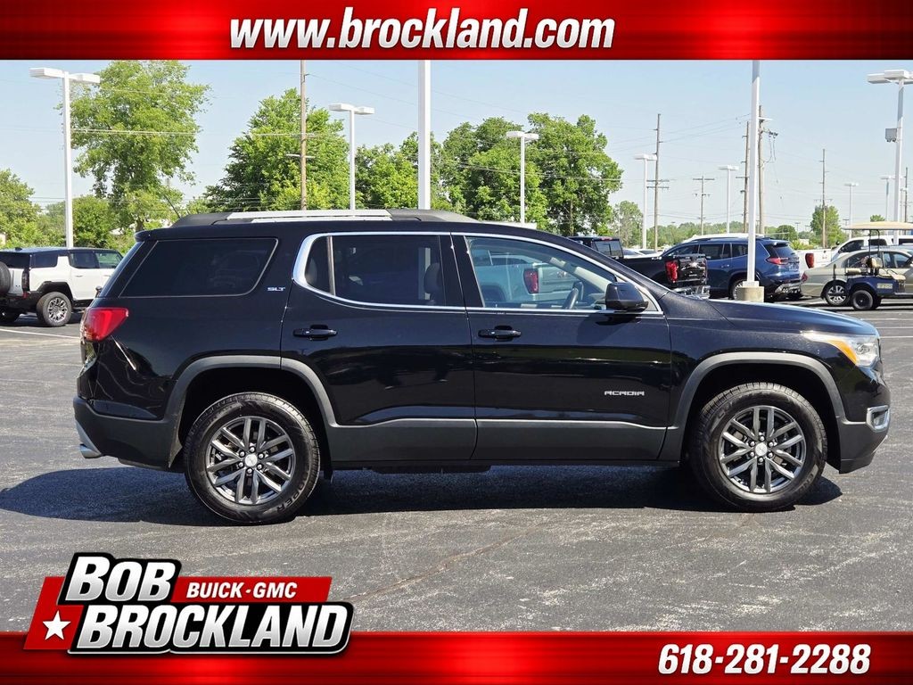 GMC Acadia Vehicle Full-screen Gallery Image 02
