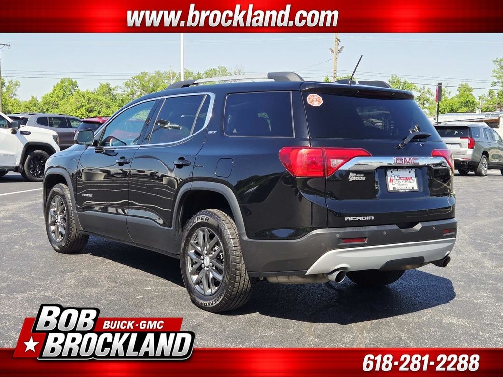 GMC Acadia Vehicle Full-screen Gallery Image 05