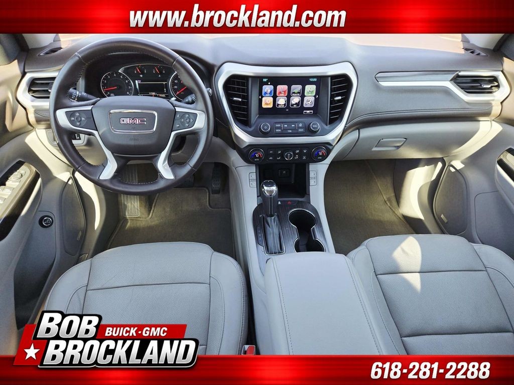 GMC Acadia Vehicle Full-screen Gallery Image 10