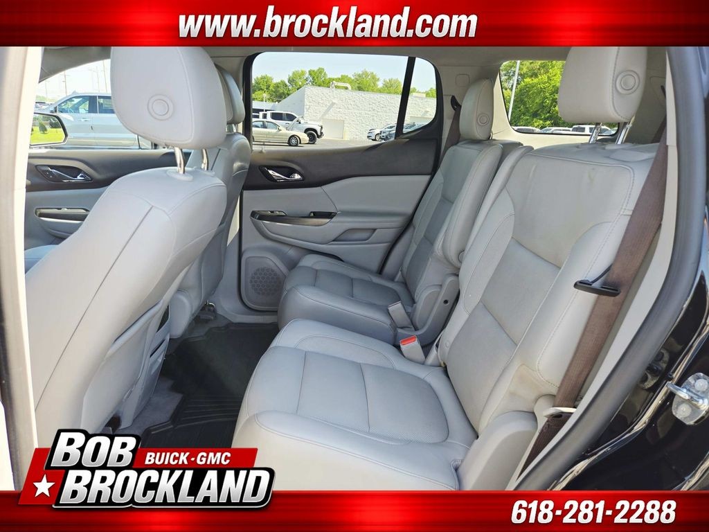 GMC Acadia Vehicle Full-screen Gallery Image 13