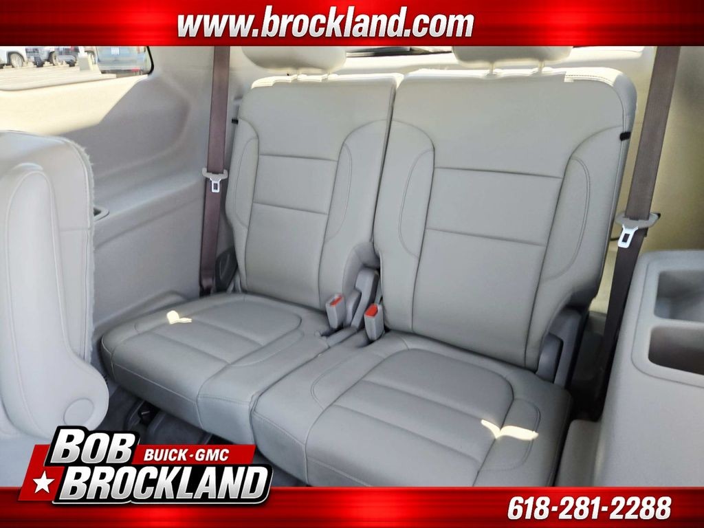 GMC Acadia Vehicle Full-screen Gallery Image 14