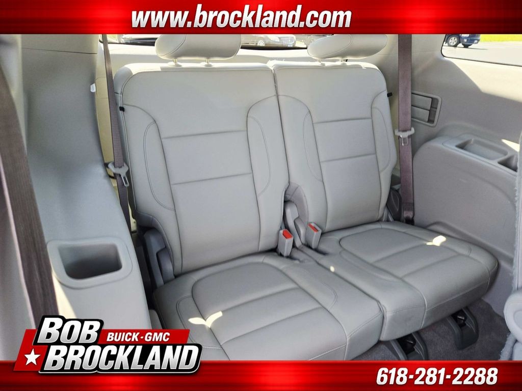 GMC Acadia Vehicle Full-screen Gallery Image 16