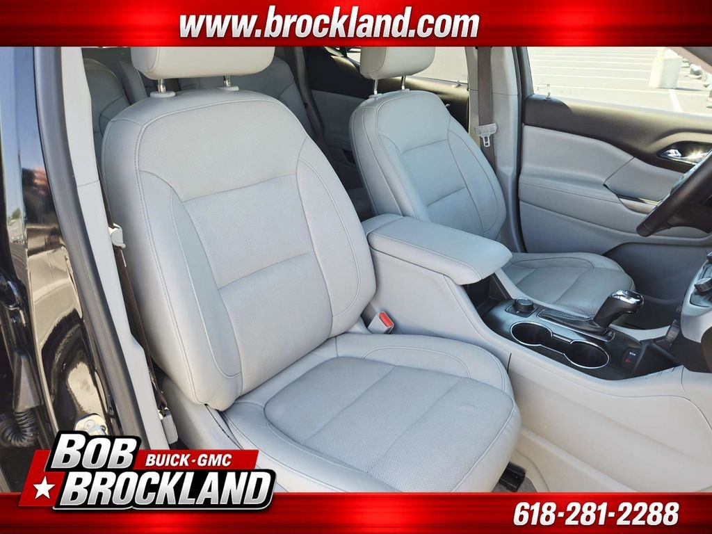GMC Acadia Vehicle Full-screen Gallery Image 18