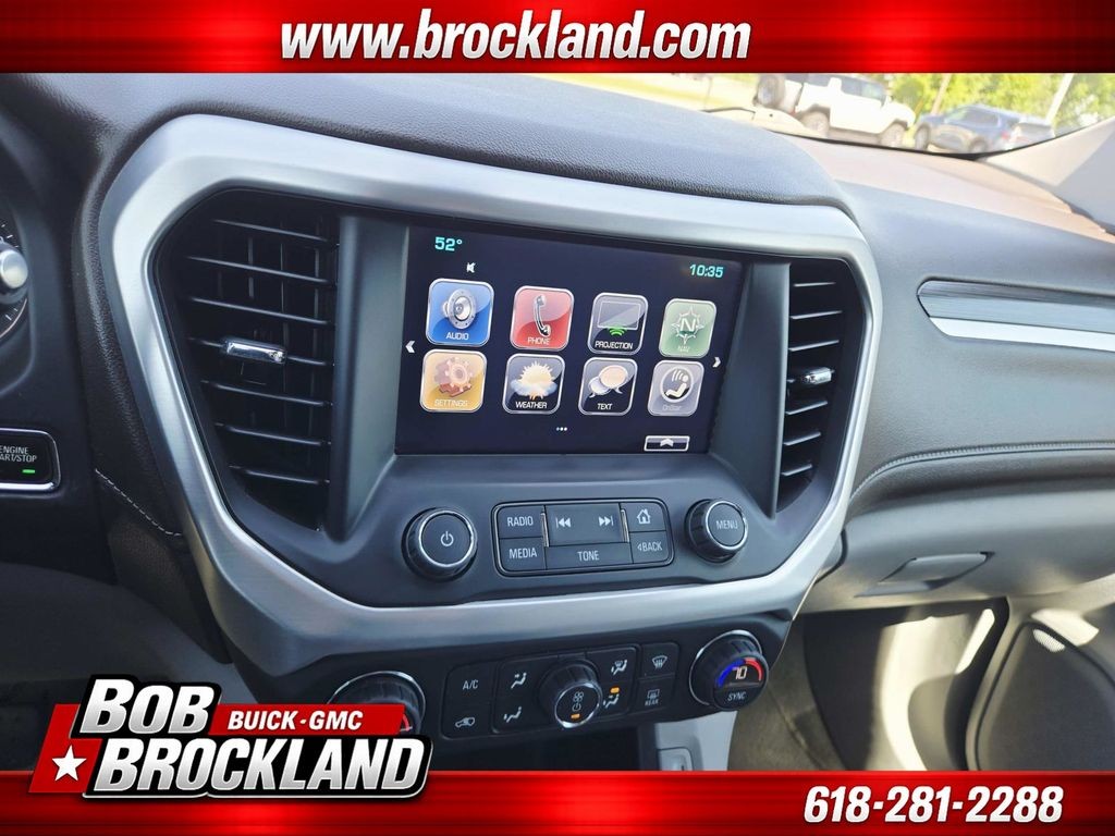 GMC Acadia Vehicle Full-screen Gallery Image 27
