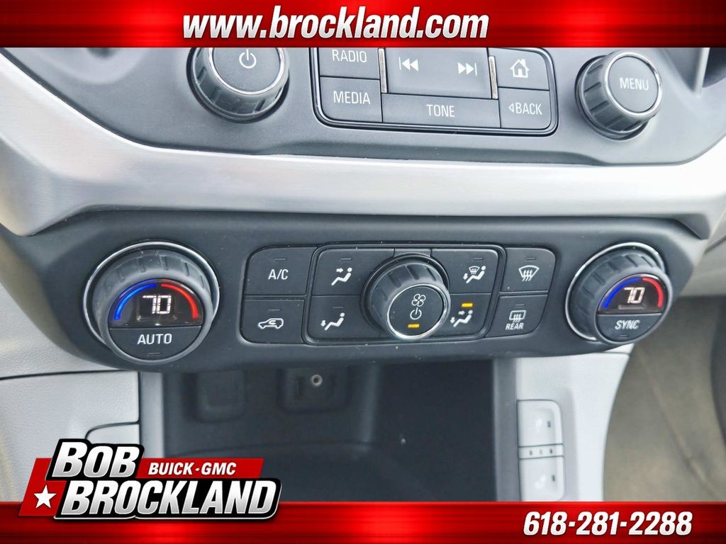 GMC Acadia Vehicle Full-screen Gallery Image 31