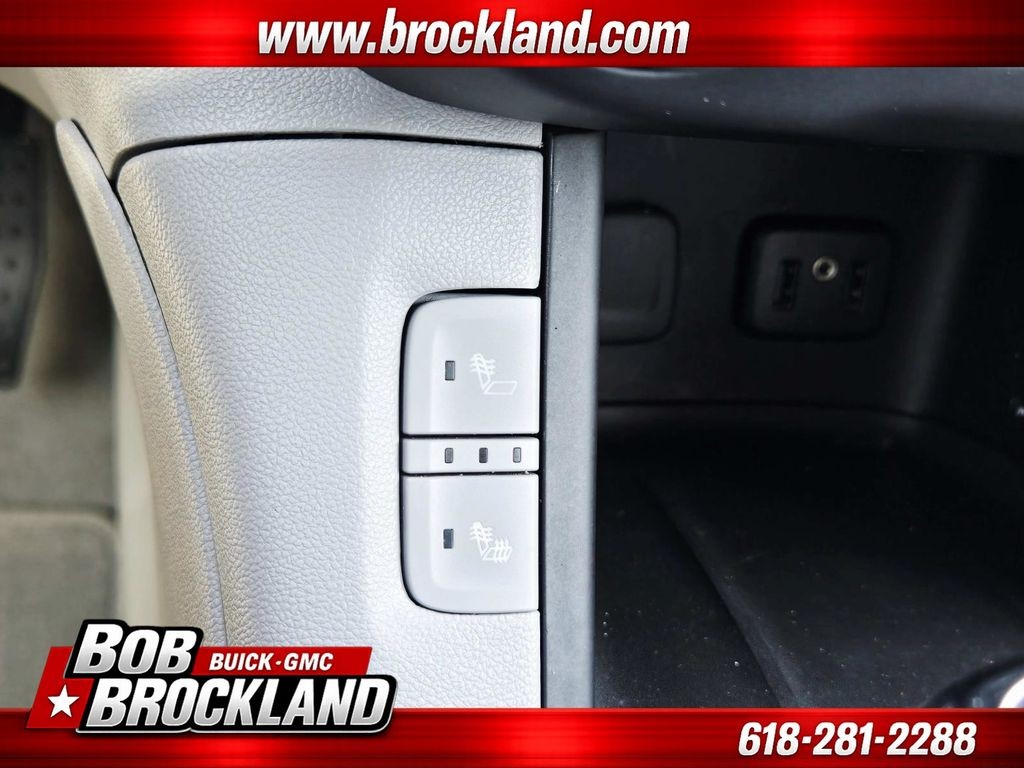 GMC Acadia Vehicle Full-screen Gallery Image 32