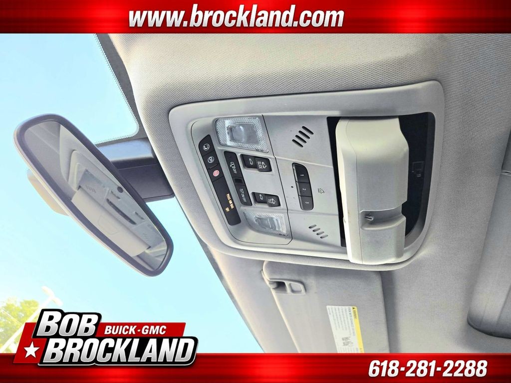 GMC Acadia Vehicle Full-screen Gallery Image 34
