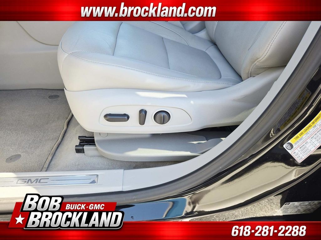GMC Acadia Vehicle Full-screen Gallery Image 40