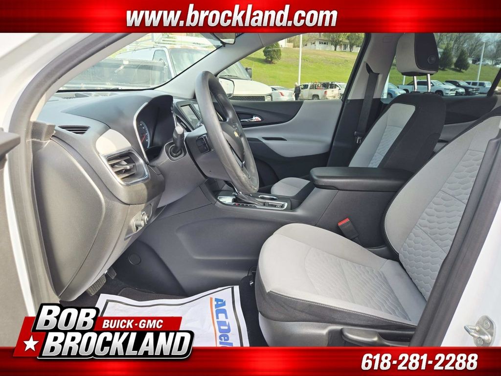 Chevrolet Equinox Vehicle Full-screen Gallery Image 11