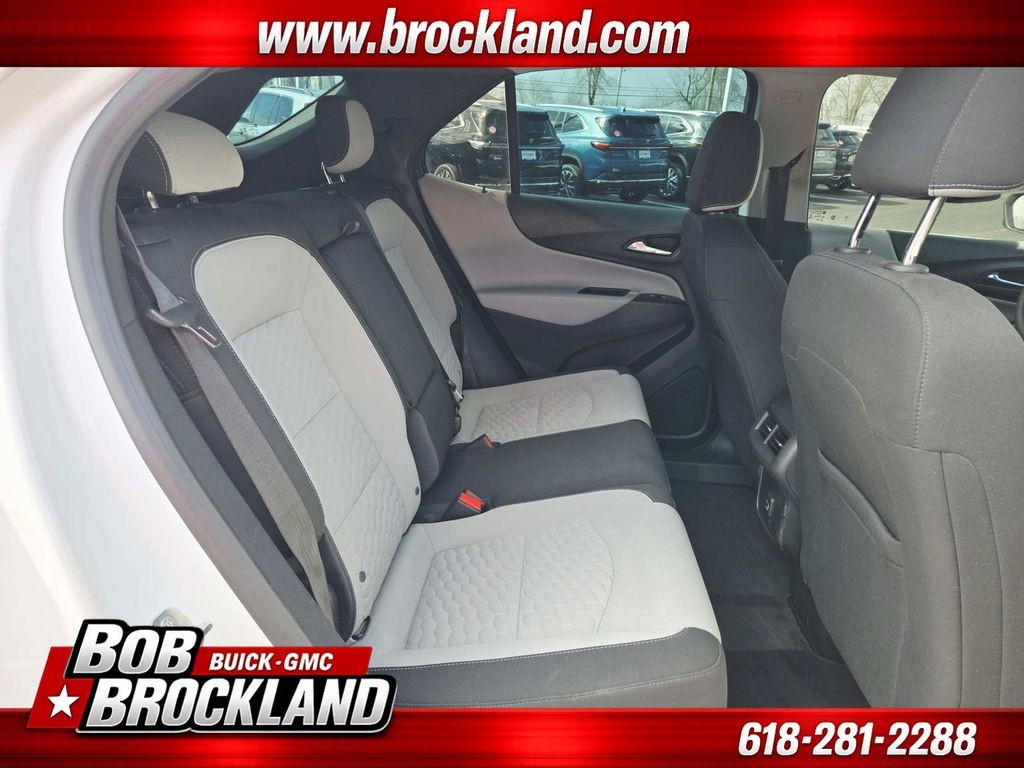 Chevrolet Equinox Vehicle Full-screen Gallery Image 14