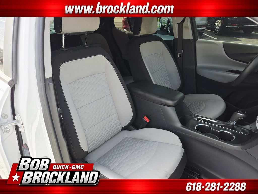 Chevrolet Equinox Vehicle Full-screen Gallery Image 15