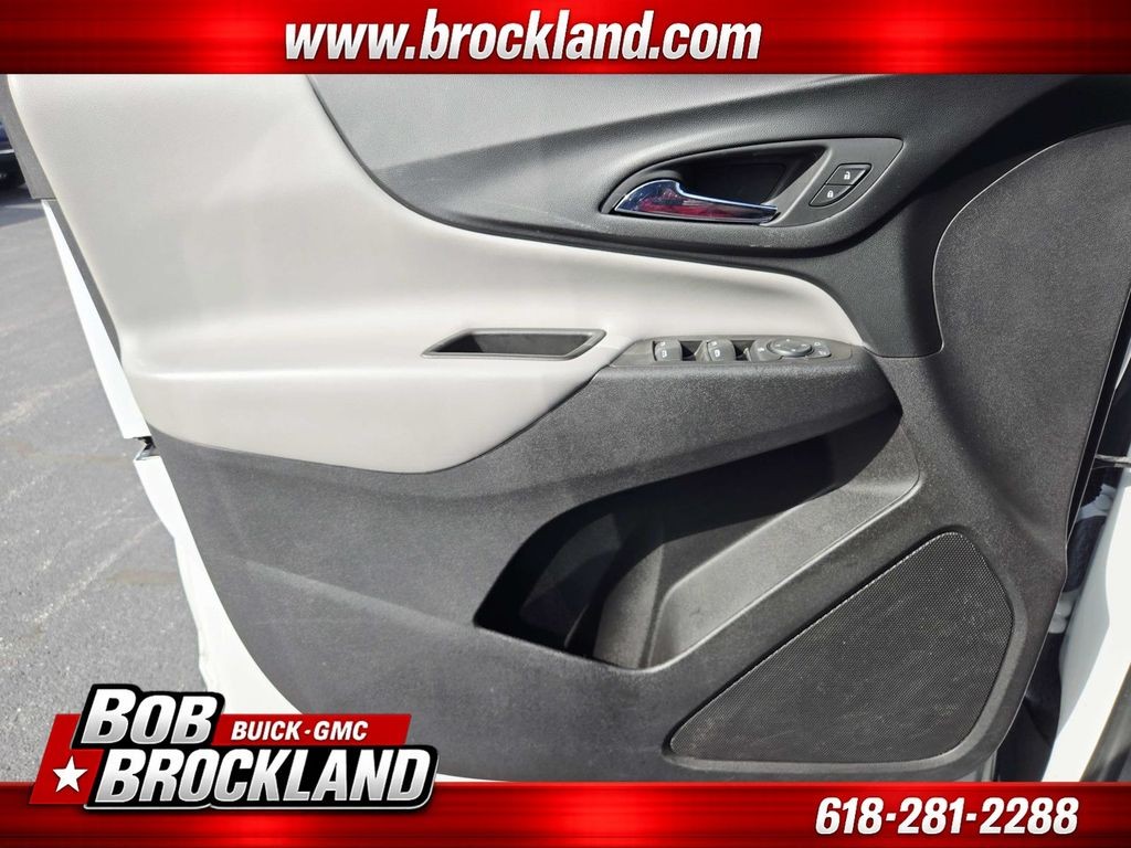 Chevrolet Equinox Vehicle Full-screen Gallery Image 32
