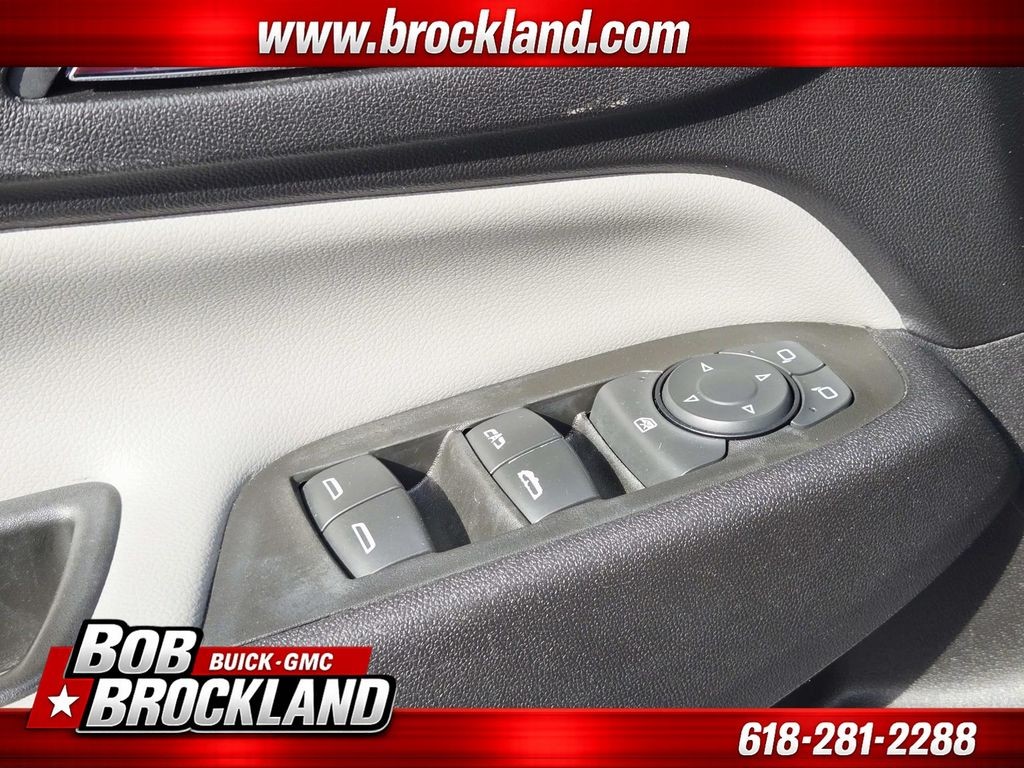 Chevrolet Equinox Vehicle Full-screen Gallery Image 33